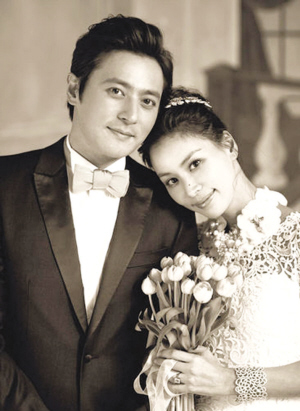 张东健高小英秘拍婚纱照