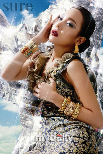 韩国女艺人苏有珍最新时尚写真