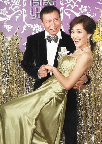 孟广美与富豪男友订婚频哽咽奢华婚宴斥资225万