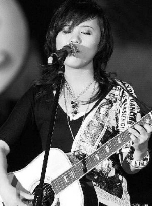 "超女"韩真真扬言要出家