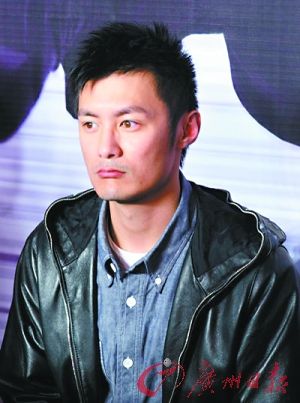 余文乐否认自己是"y男星"