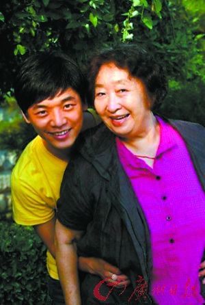 老演员彭玉新剧媒体会 含泪呼吁求儿女多点爱