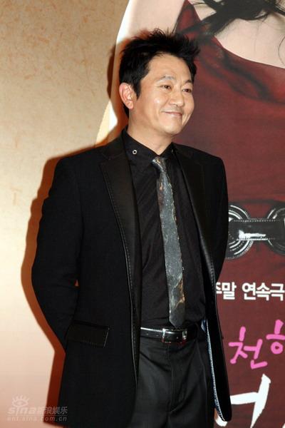 图文:《天下一色朴正琴》发布会--朴俊奎