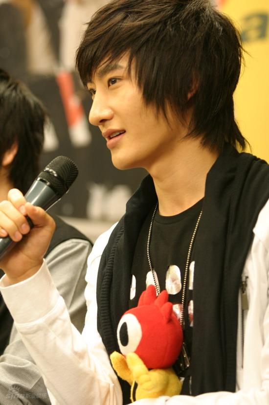 韩娱 正文  新浪娱乐讯 亚洲当红团体super junior (听歌) 推出全新