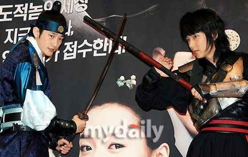 图文李准基一枝梅记者会两男主角比武