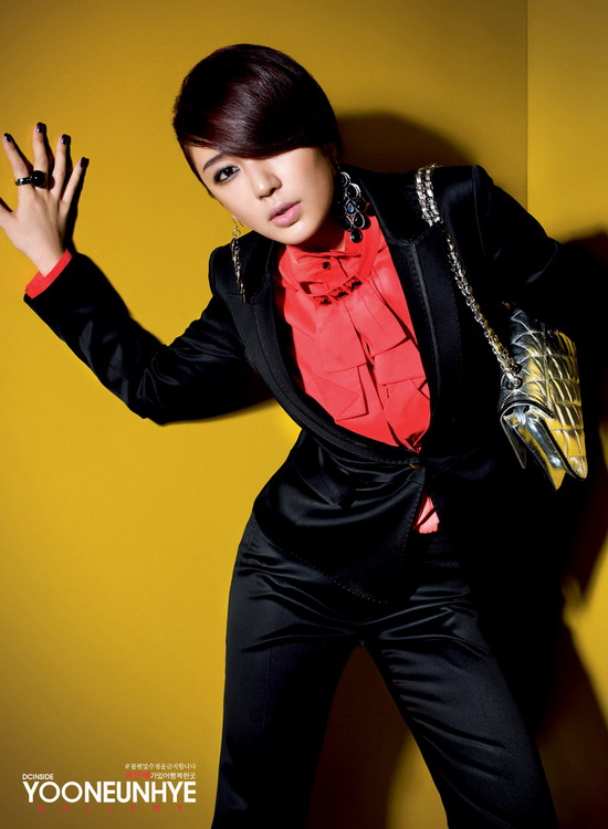 图文尹恩惠秋装写真流海遮面