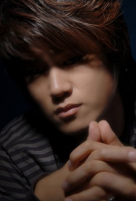 《都是我不好》的演唱者,北京音纳文化传播有限公司为其签约歌手张皓