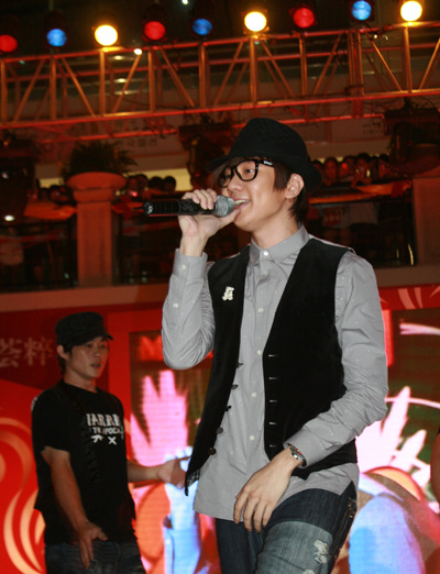 林俊杰造型pk方大同携师妹金莎舞动厦门图