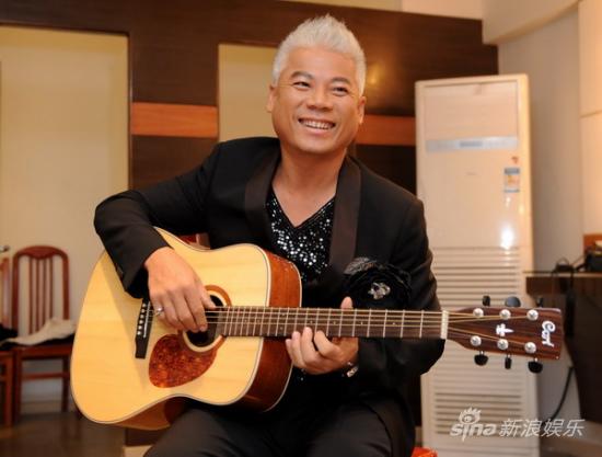 巫启贤将发翻唱专辑拍mv只摆pose不知情节图