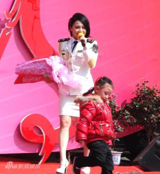 顾莉雅参加《中华情》走进成都"罗江诗歌节"