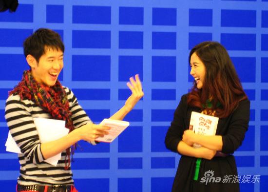 何洁做客mtv天籁村 陈正飞默契劈腿主持(图)