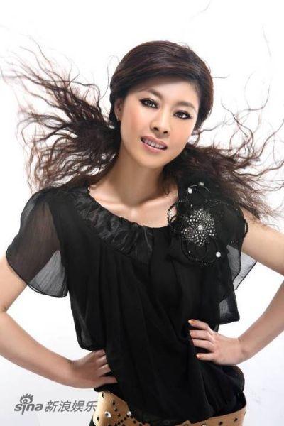 王娅新歌《爱情错觉》另类演唱迎合网民(图)