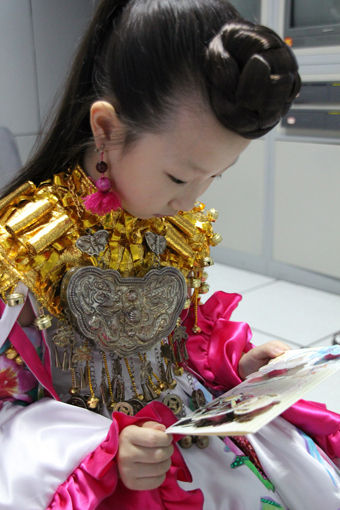 林一佳为萨顶顶送祝福 祝姐姐手伤早日痊愈(图)