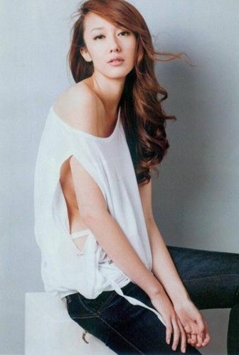 宋姗姗受国内音乐制作人仓雁彬邀请进军乐坛