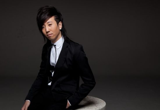 刘佳(资料图)新浪娱乐讯 被称为"创作鬼才"的唱作歌手刘佳近日将推出