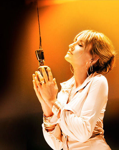 莎拉寇娜与歌迷微博互动曝光上海个唱歌单