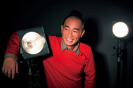 陈小春被爱情收服再唱苦情歌压力大