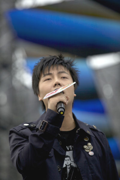 张志林与好声音同台 现场唱功大pk