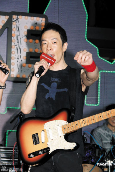 > 正文  羊城晚报记者 郑惟之   香港殿堂级摇滚乐队beyond成员黄贯中