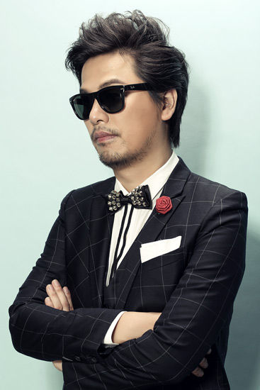 邢磊首发《灰的白的》 让民谣回归音乐