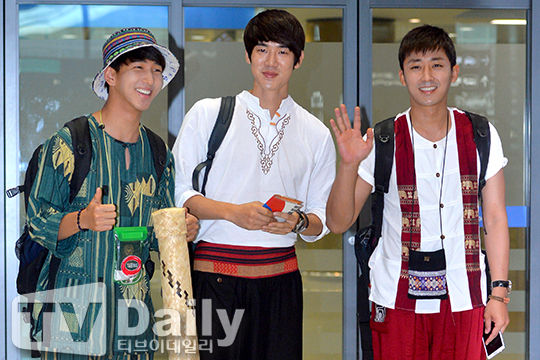 baro(b1a4成员),刘延锡,孙浩俊新浪娱乐讯 韩国男团b1a4成员日前接受