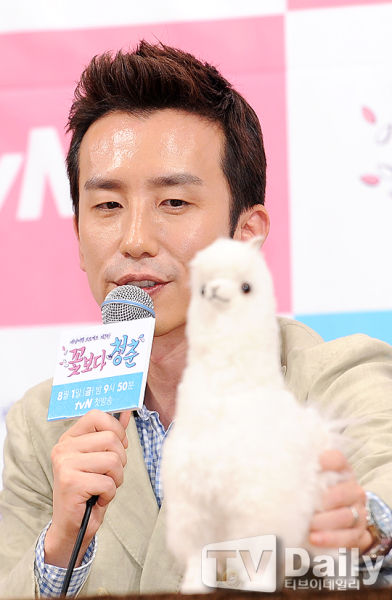 柳熙烈新浪娱乐讯 充满感性的韩国音乐人柳熙烈之one man project-toy