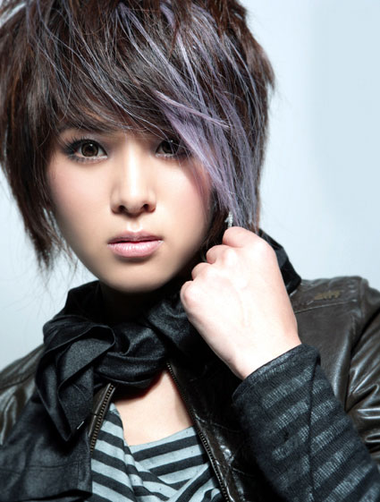 组图魏佳庆最新时尚造型玩转魏式牛仔很忙