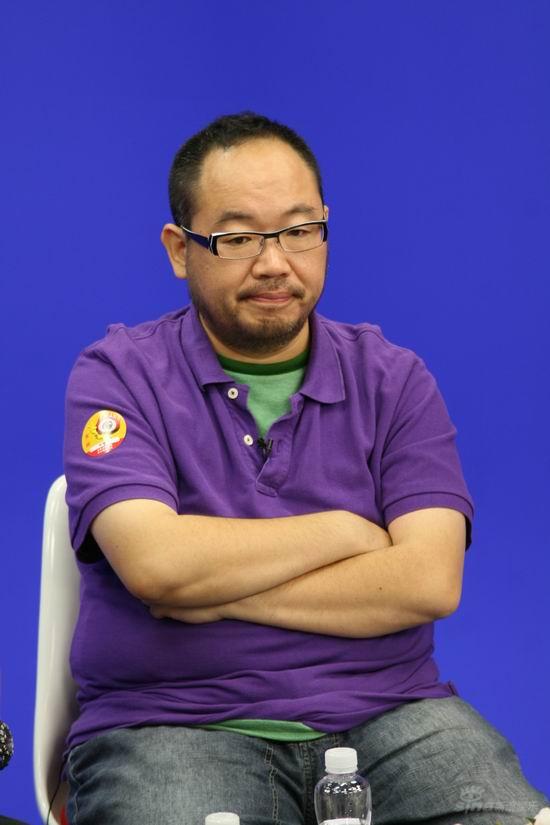 图文:奥运主题歌主创做客-mv导演张一白