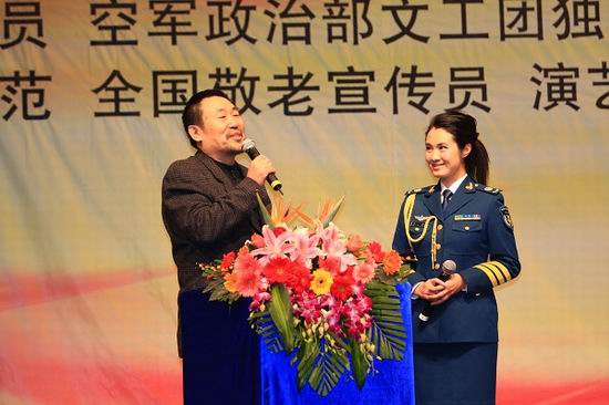 新浪娱乐讯 12月7日,军旅歌手,中国首席爱心歌手刘一祯孝敬父母,挚爱