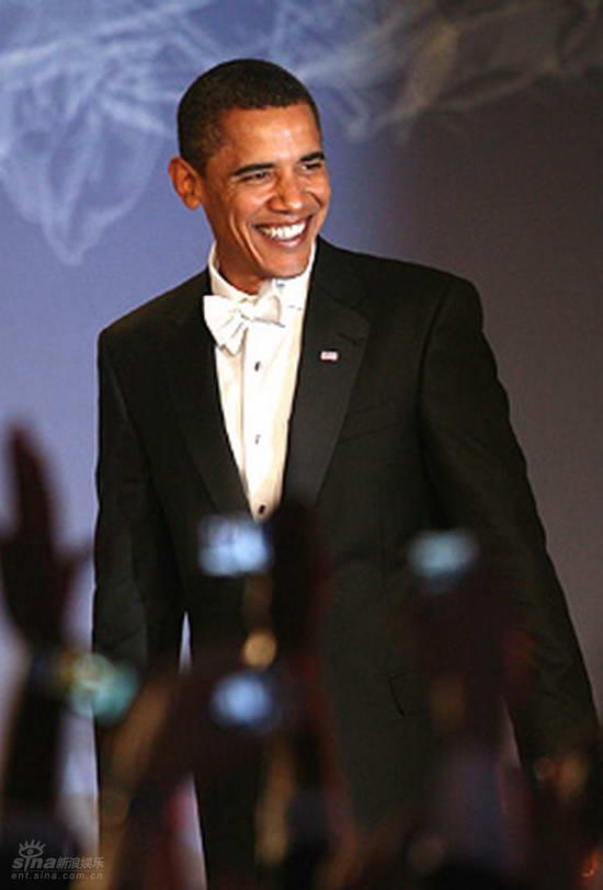 奥巴马与夫人跳舞 奥巴马露亲和笑容