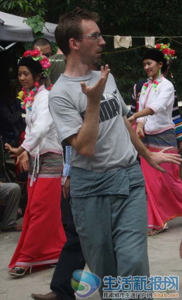 三跺脚乐队25日晚玩回云南组图