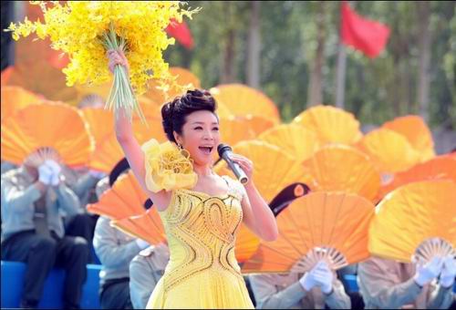 图文:李丹阳演唱会--演唱《我的依恋在这里》