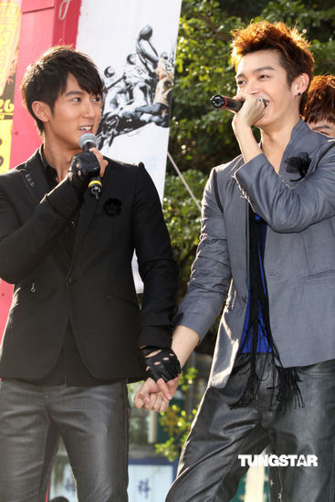 图文飞轮海台北签唱会吴尊辰亦儒牵手合唱