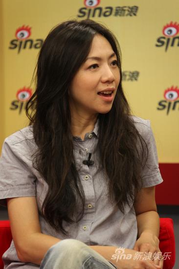 万芳做客新浪娱乐讯 8月17日下午17:00,睽违八年的台湾女歌手万芳带着