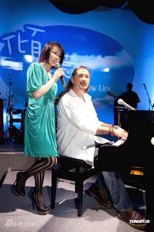 图文:马修连恩台北音乐会-二人合唱经典歌曲