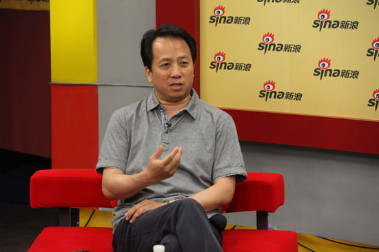 图文王黎光聊东方王黎光用歌词激励年轻人