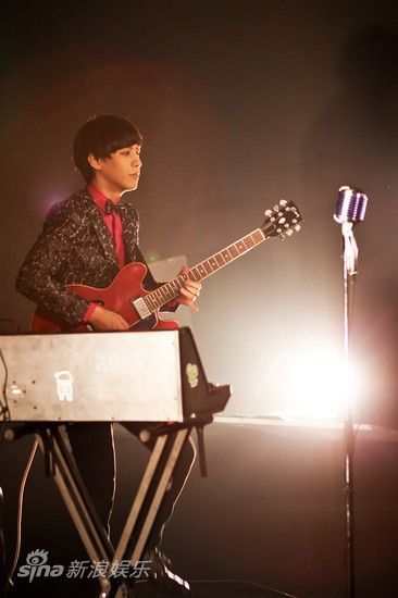 刘韬新浪娱乐讯 11月30日,华谊兄弟(微博)音乐旗下乐队果味vc(微博)