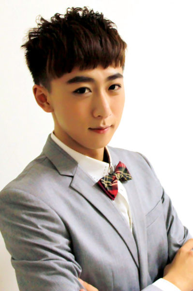 新小虎队现海豚音 李星辰高音比拼维塔斯(组图)