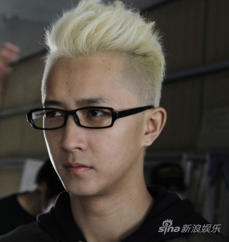 图文:韩庚新歌首发-韩庚眼镜造型