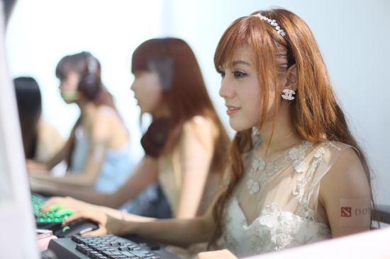 完美dota2展台三大解说引爆终极盛况