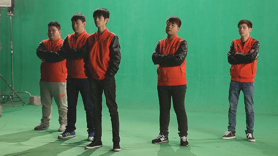 cfpl s6开赛在即 各队选手拍摄定妆照花絮