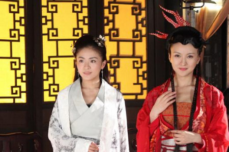 白衣女子为贡米在《聊斋三》中的造型