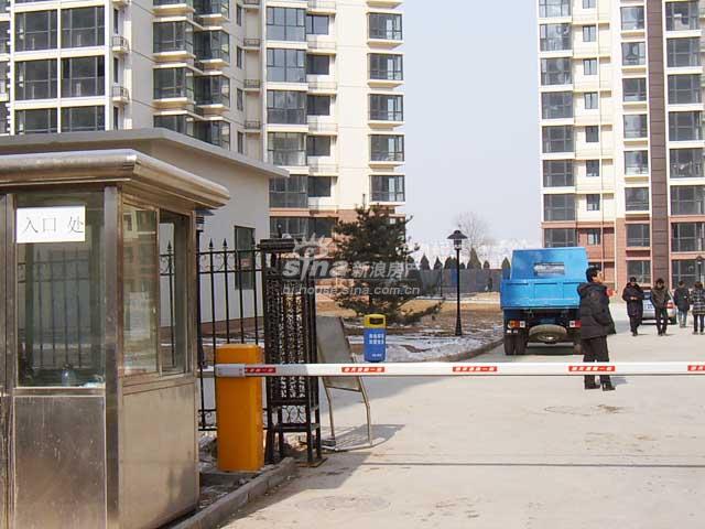 潮白人家小区门口