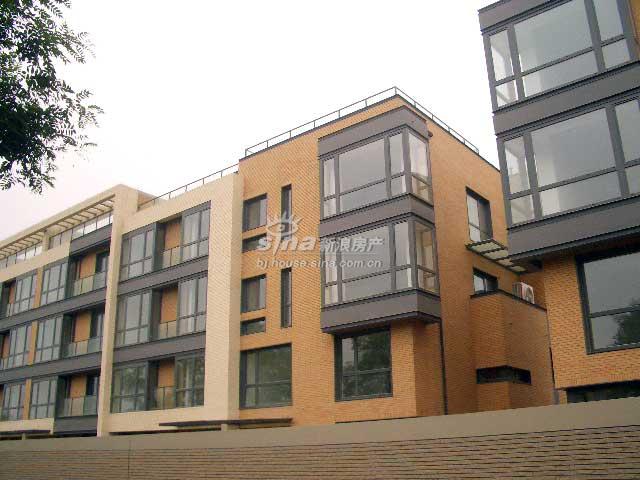 中间建筑 实景图 楼体外观