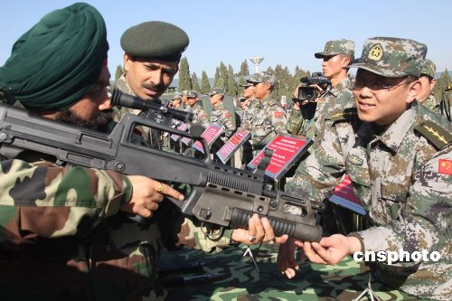 记者姜兴华,李东航报道:今天,"携手—2007"中印陆军联合反恐训练开训