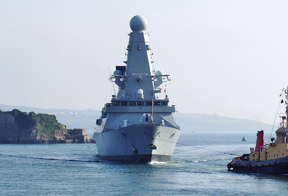 海试中的45型驱逐舰首舰勇敢号