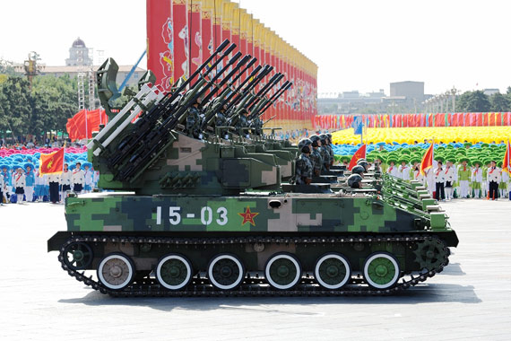 资料图:国庆参阅pgz-04a履带式自行高炮方队