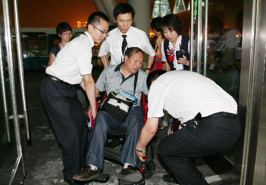 东航山东济南运输服务处服务特殊旅客赢赞誉