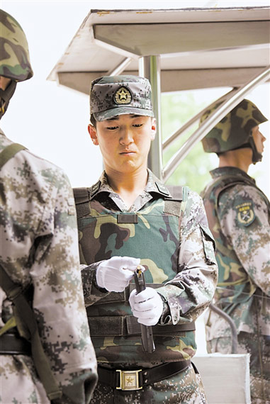 我哨兵荷枪实弹属新时期需求用于对付危险分子