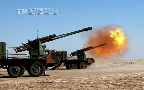 北京军区炮兵寒区实战演练动用最新型自行火炮